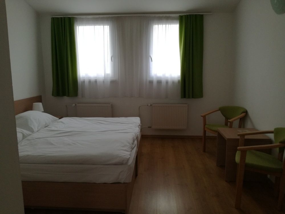 Hotel Rozalka Pezinok Dış mekan fotoğraf