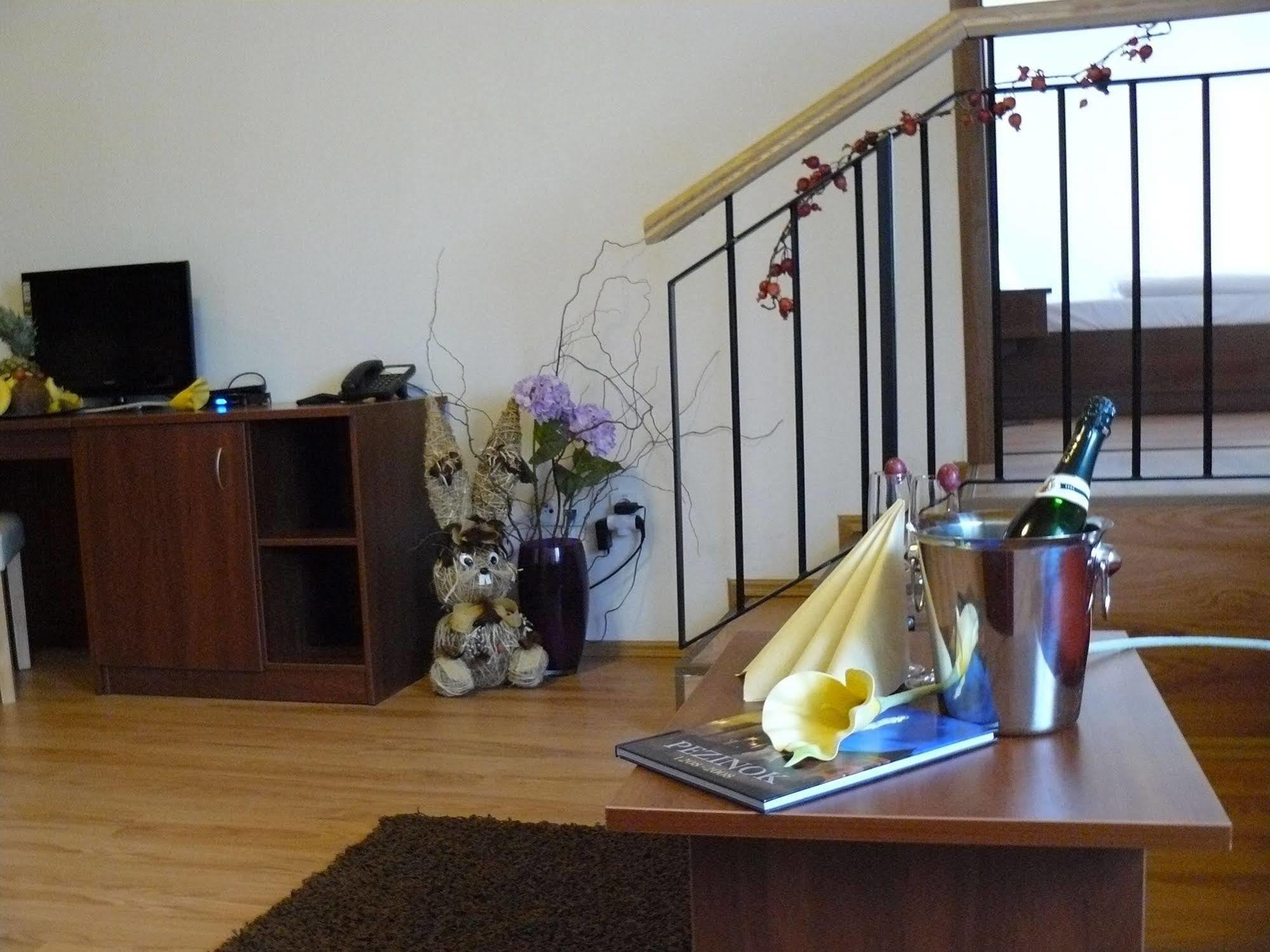 Hotel Rozalka Pezinok Dış mekan fotoğraf
